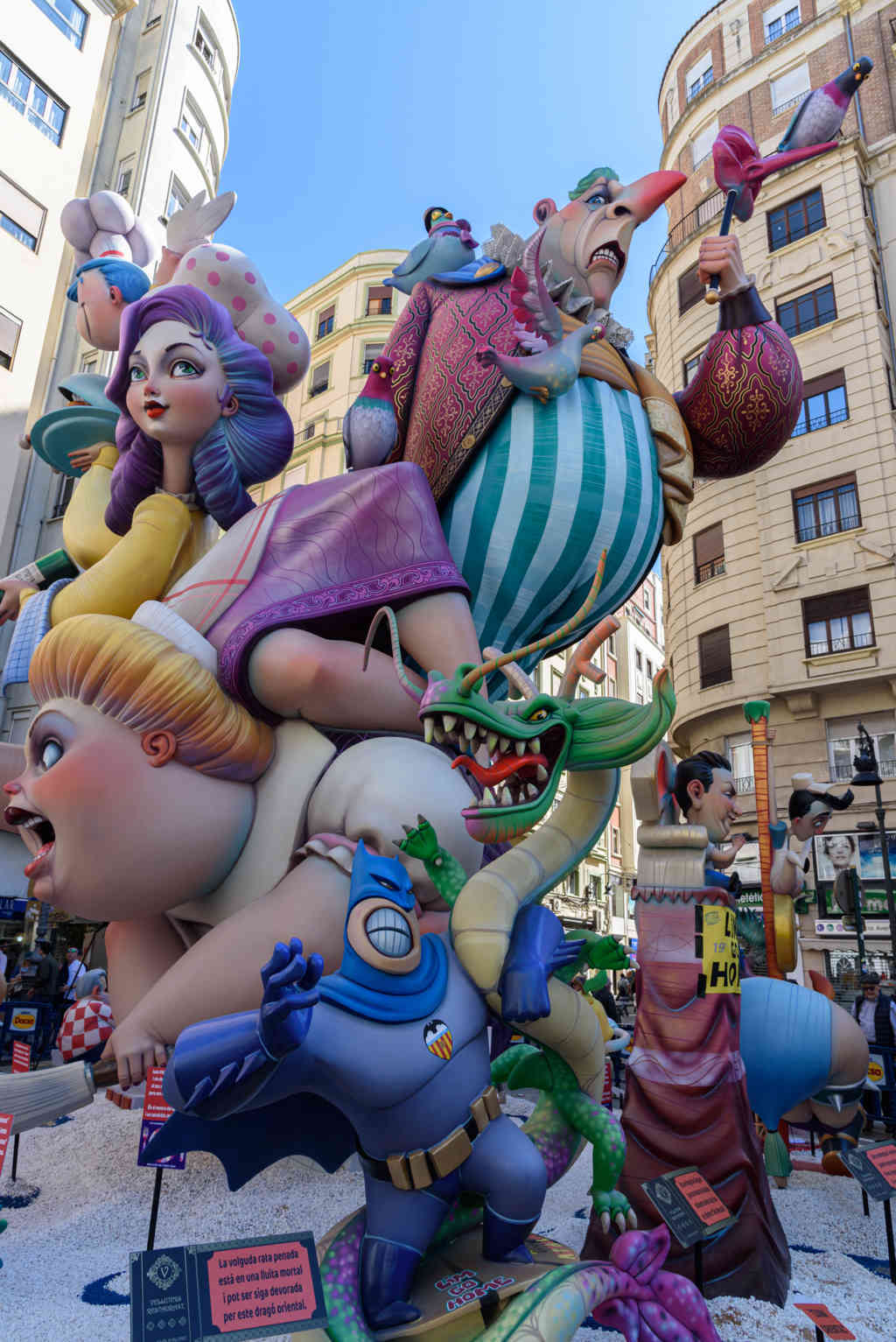 Valencia - fallas 2023 - falla Av. del Oeste - La leyenda de Juan Palomo 02.jpg